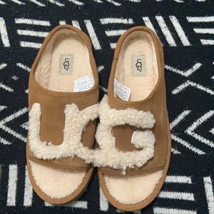 UGG slippers chestnut